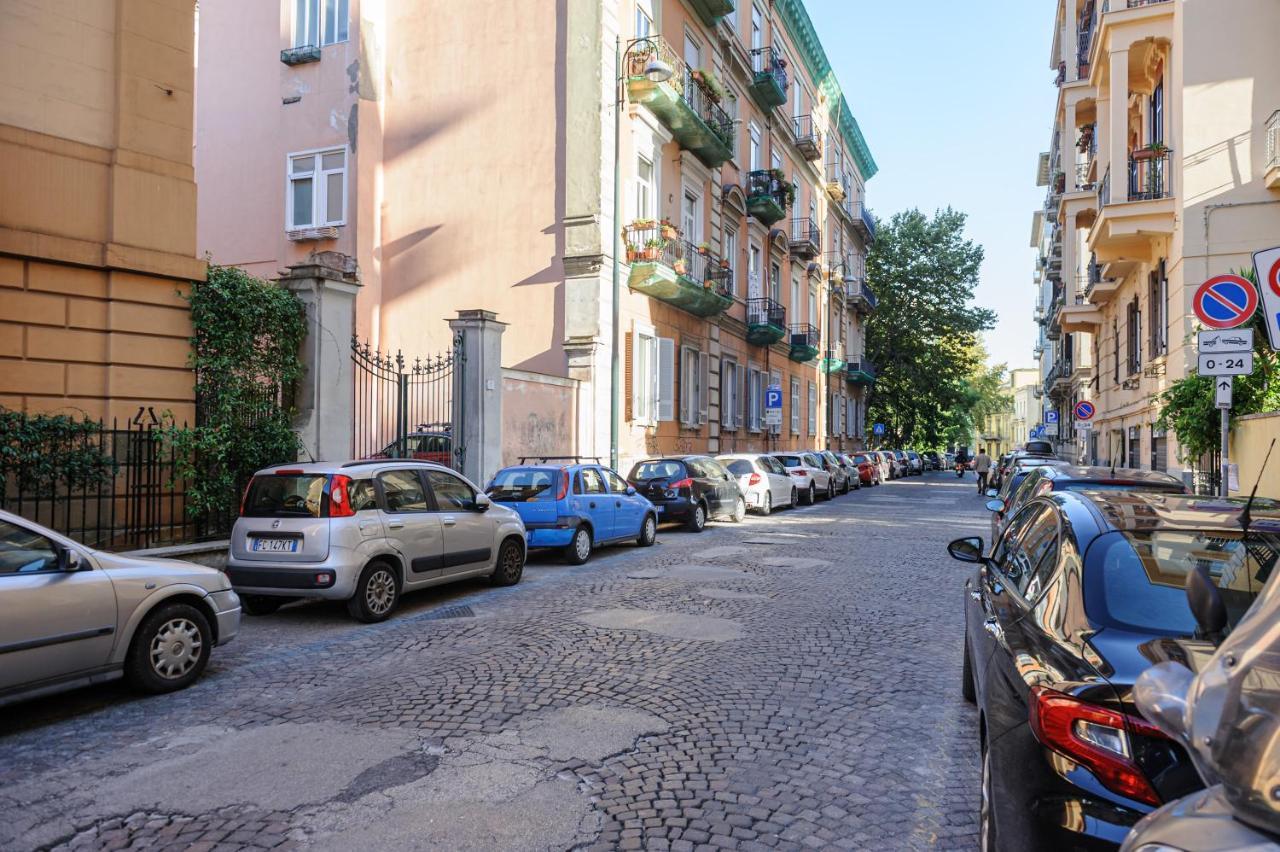 Via Aniello Falcone 72B Neapel Exteriör bild